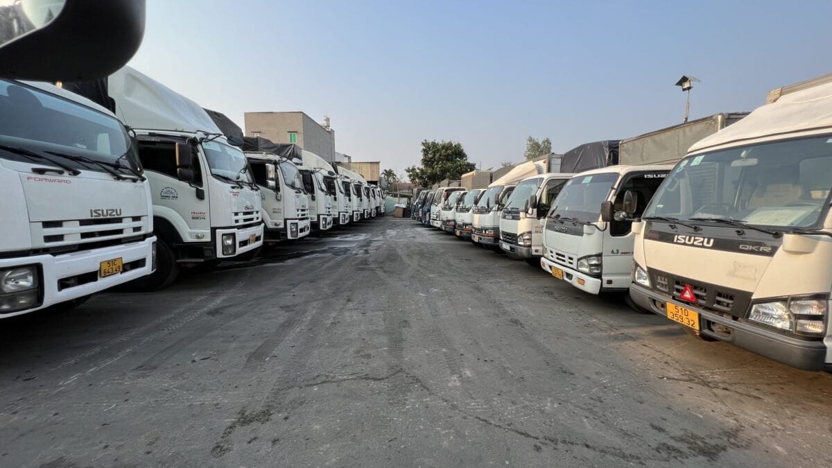 Đội xe hiện đại luôn sẵn sàng điều động, tài xế giàu kinh nghiệm và nhân viên hỗ trợ 24/7, đảm bảo vận chuyển doi-xe-hien-dai-tai-xe-kinh-nghiem-ho-tro-van-chuyen