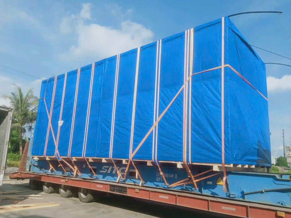Hàng hóa được chằng buộc bằng xích, dây tăng đơ và đệm lót đúng kỹ thuật trước khi vận chuyển từ Tây Ninh đi Cao Bằng, đảm bảo an toàn và hạn chế xê dịch ky-thuat-chang-buoc-an-toan-van-chuyen-hang-tay-ninh-di-cao-bang-chuyen-nghiep