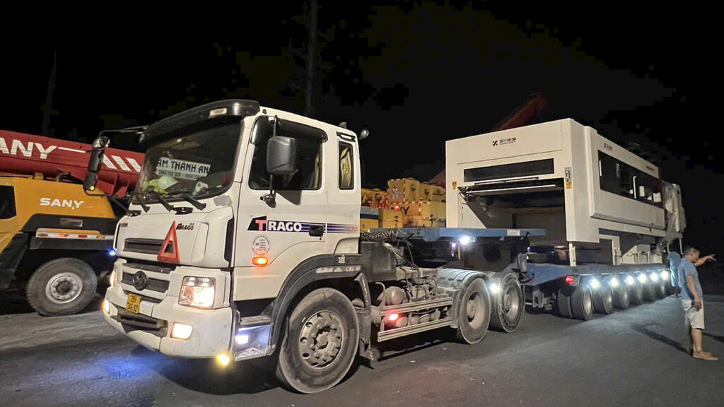 Dịch vụ vận chuyển máy móc công nghiệp lớn bằng xe đầu kéo và rơ moóc chuyên dụng, đảm bảo an toàn, đúng quy trình, đúng tiến độ và hạn chế rủi ro. van-chuyen-may-moc-cong-nghiep-lon-an-toan-chuyen-nghiep-bang-xe-dau-keo-chuyen-dung