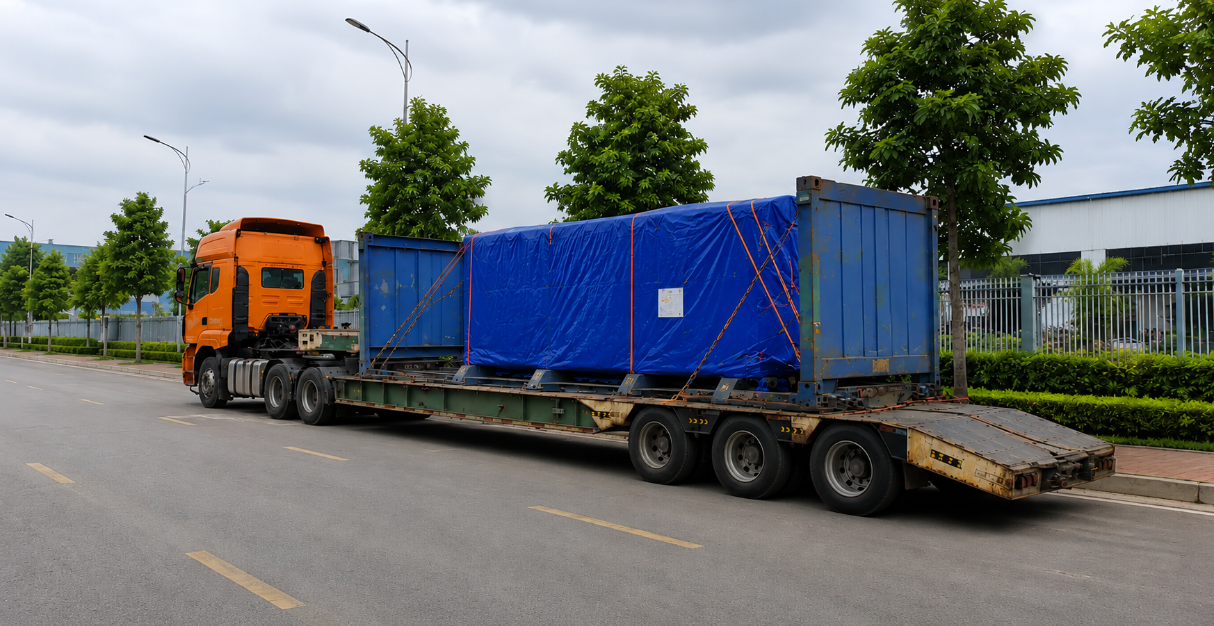 cho-container-fr-an-toan-bang-xe-dau-keo-chuyen-dung-cho-hang-qua-kho