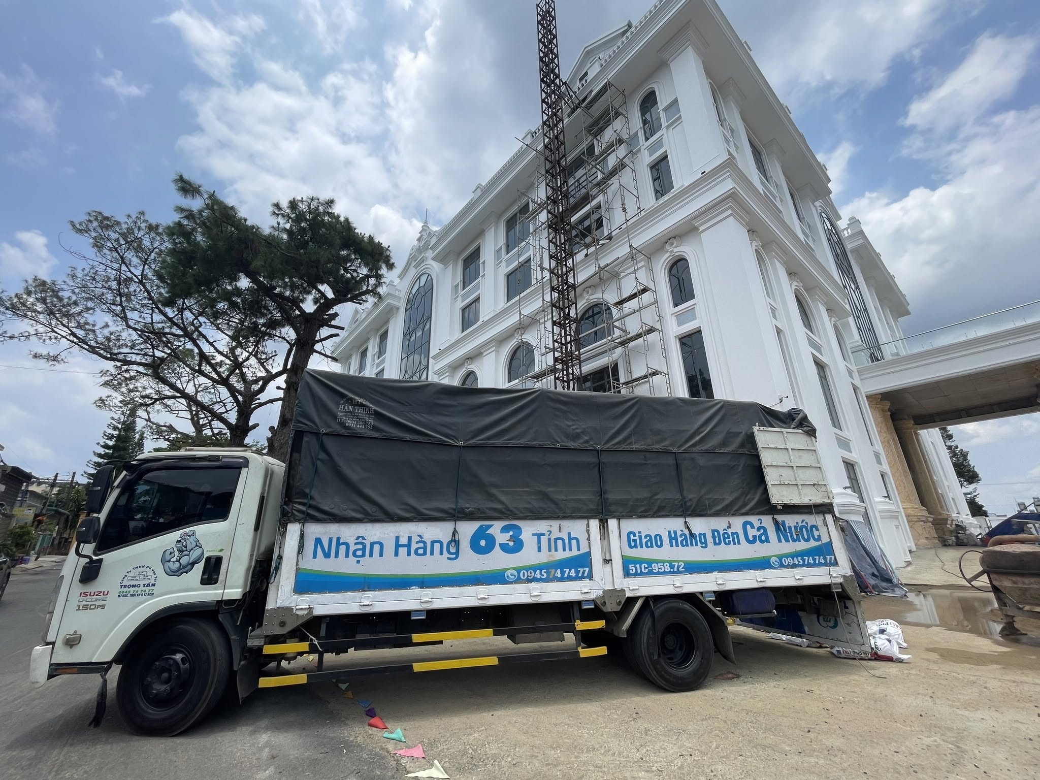 Hỗ trợ giao hàng tận nơi đến cửa hàng, siêu thị, kho bãi, công trình, khu công nghiệp và các huyện, đảm bảo đúng thời gian, an toàn và thuận tiện ho-tro-giao-hang-tan-noi-den-moi-dia-diem-nhanh-chong-an-toan-dung-hen