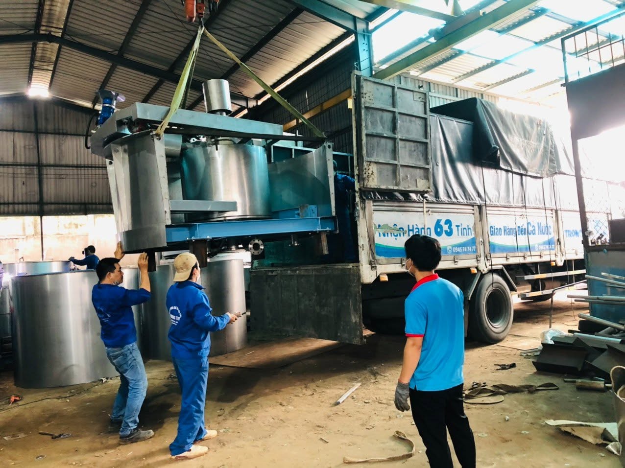Hỗ trợ giao hàng tận nơi đến thành phố, huyện, thị xã, khu công nghiệp, cửa hàng, kho bãi và công trình, đảm bảo đúng tiến độ, an toàn và thuận tiện. giao-hang-tan-noi-den-thanh-pho-huyen-khu-cong-nghiep