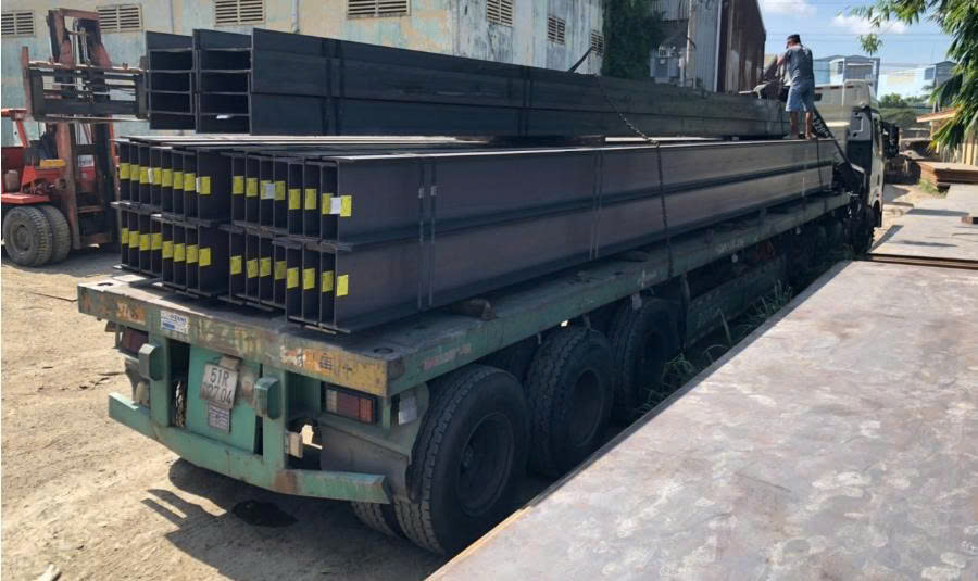 Dịch vụ xe đầu kéo chuyên vận chuyển hàng hóa khối lượng lớn với phương án linh hoạt, đảm bảo an toàn, đúng tiến độ và tối ưu chi phí vận chuyển. van-chuyen-hang-hoa-khoi-luong-lon-bang-xe-dau-keo-nhanh-chong-an-toan-tiet-kiem
