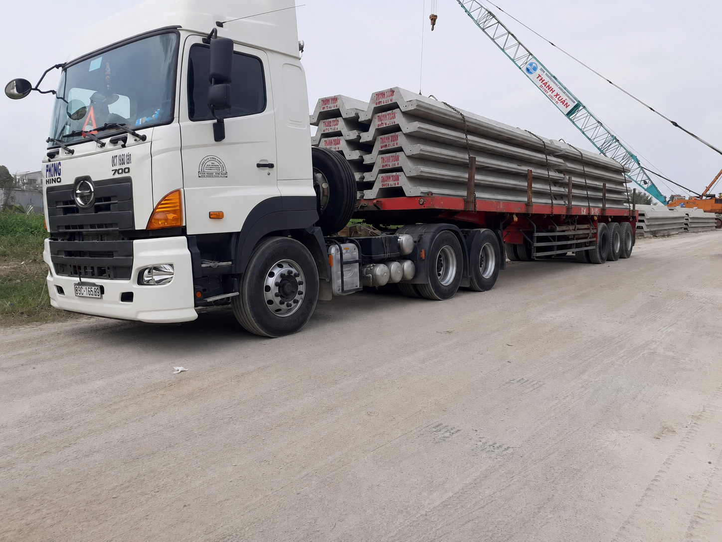 Dịch vụ xe đầu kéo đáp ứng vận chuyển nhiều loại hàng hóa với phương án phù hợp, đảm bảo an toàn, linh hoạt và giao nhận đúng thời gian cam kết. dich-vu-xe-dau-keo-chuyen-cho-nhieu-loai-hang-hoa