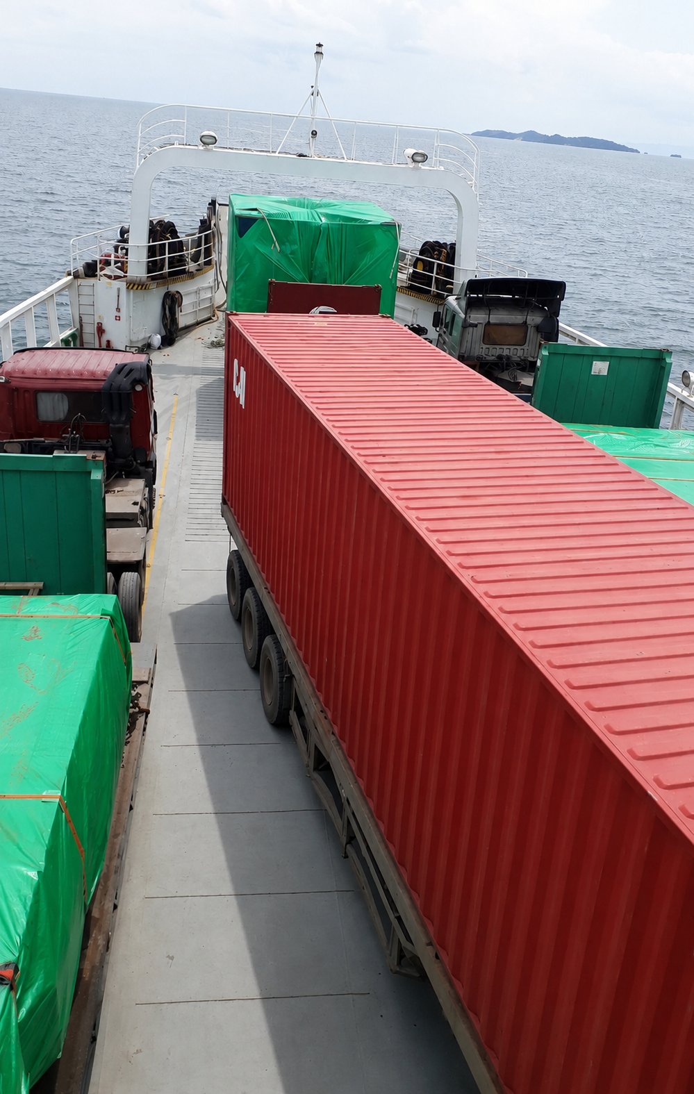 mooc-chuyen-dung-dap-ung-van-chuyen-may-moc-container-va-hang-qua-kho-di-phu-quoc
