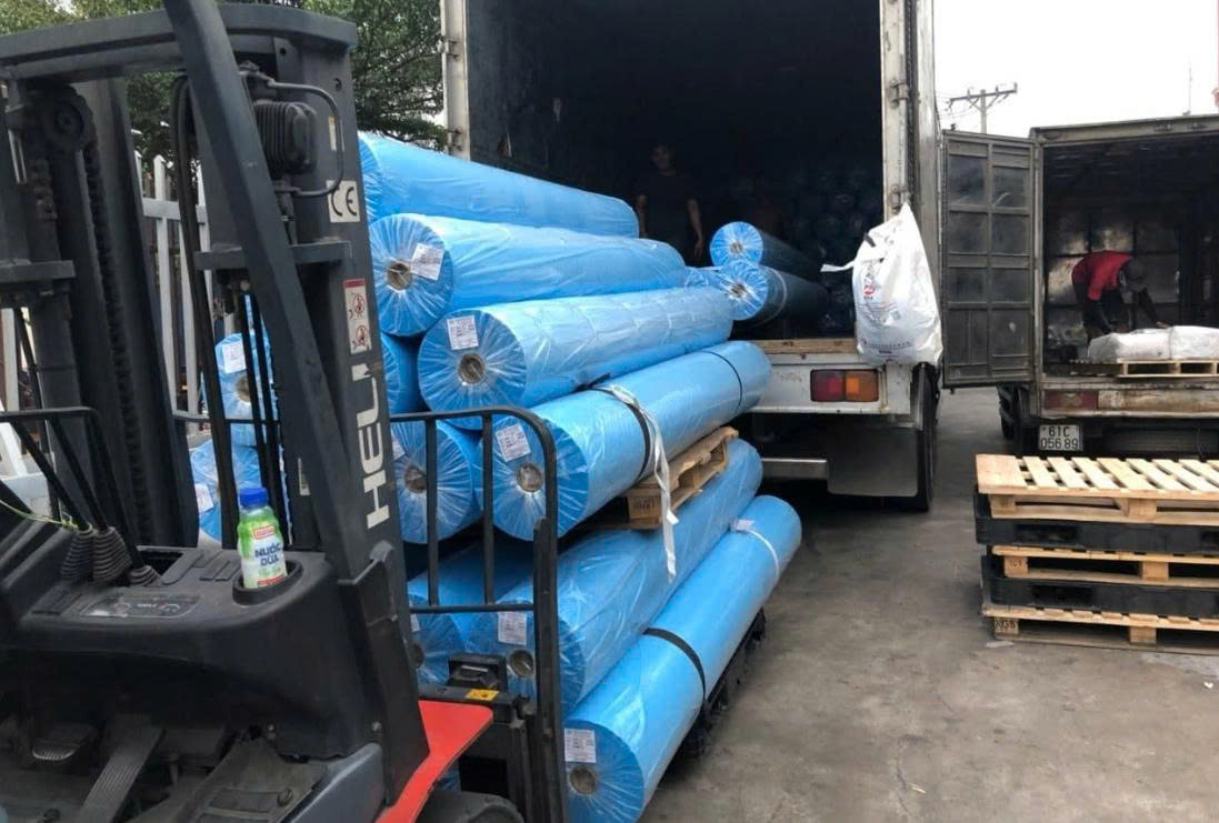 Nhận vận chuyển máy móc công nghiệp, cáp điện, vải cuộn, nguyên phụ liệu may mặc và nhiều loại hàng khác, sắp xếp khoa học, đảm bảo an toàn khi vận chuyển. van-chuyen-da-dang-hang-hoa-dung-phuong-tien-dam-bao-an-toan-suot-hanh-trinh-van-chuyen