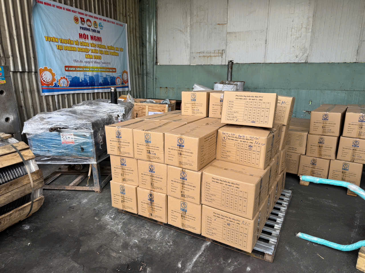 hang-hoa-duoc-sap-xep-va-chang-buoc-dung-ky-thuat-de-bao-dam-an-toan-khi-van-chuyen