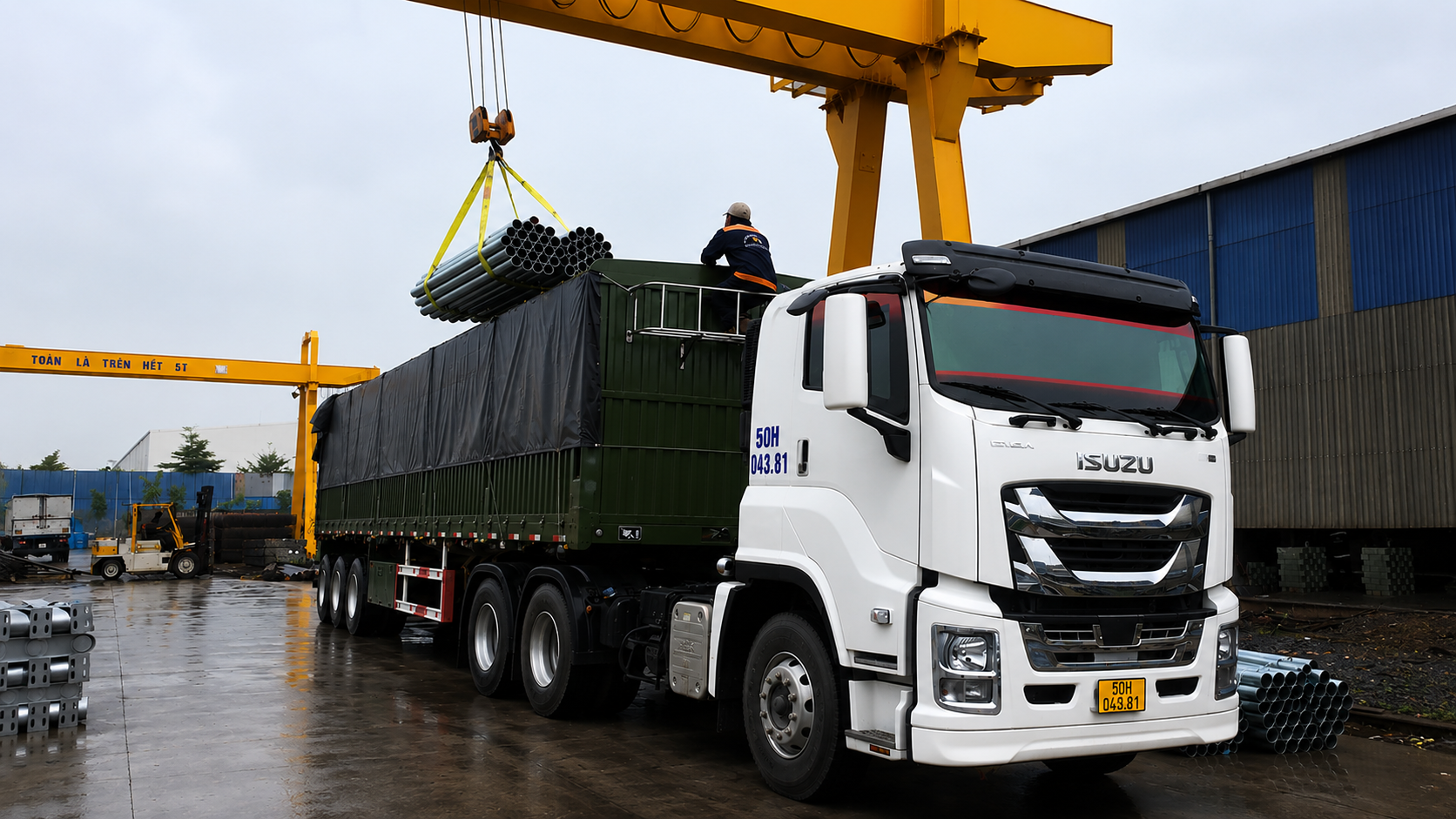 Xe đầu kéo kết hợp nhiều loại rơ moóc phù hợp vận chuyển đa dạng hàng hóa, đáp ứng nhu cầu vận tải an toàn, linh hoạt và hiệu quả trên nhiều tuyến đường. xe-dau-keo-ket-hop-nhieu-loai-ro-mooc-dap-ung-da-dang-nhu-cau-van-chuyen-hang