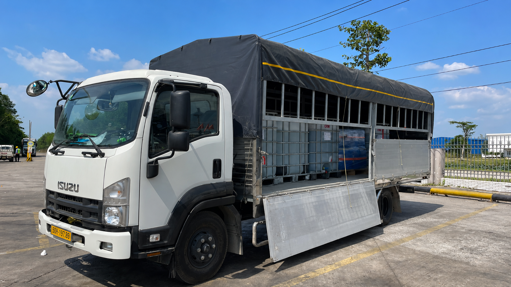 Với nhiều khu công nghiệp, khu kinh tế và trung tâm sản xuất lớn, Thanh Hóa trở thành điểm giao nhận hàng hóa quan trọng, phục vụ hiệu quả cho hoạt động phân phối, sản xuất và cung ứng hàng hóa liên tỉnh. nhu-cau-van-chuyen-hang-cong-nghiep-va-nguyen-lieu-san-xuat
