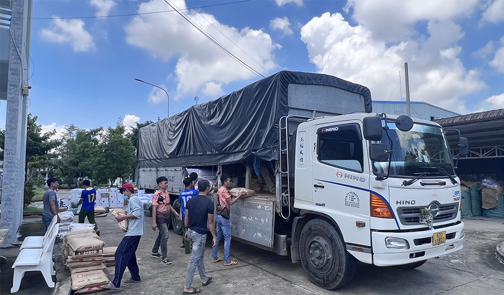Dịch vụ trả hàng hóa công nghiệp tận nơi tại Hà Giang bằng xe tải 15 tấn, giao nhận đúng địa chỉ, bốc xếp an toàn và đúng tiến độ cho khách hàng tra-hang-hoa-cong-nghiep-tan-noi-tai-ha-giang-an-toan-chuyen-nghiep-nhanh-chong