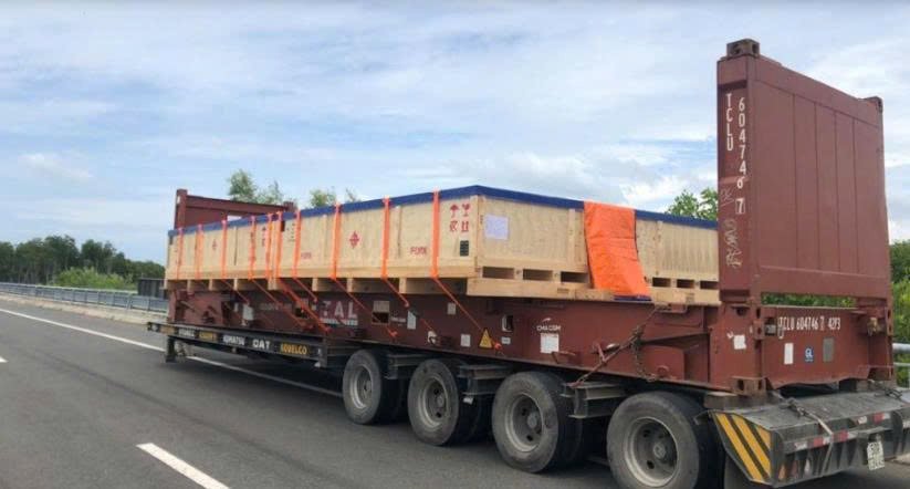 Dịch vụ vận chuyển hàng siêu trường siêu trọng nguyên chuyến bằng xe đầu kéo và moóc chuyên dụng, đảm bảo an toàn, đúng tiến độ và đáp ứng yêu cầu kỹ thuật. van-chuyen-hang-sieu-truong-sieu-trong-nguyen-chuyen