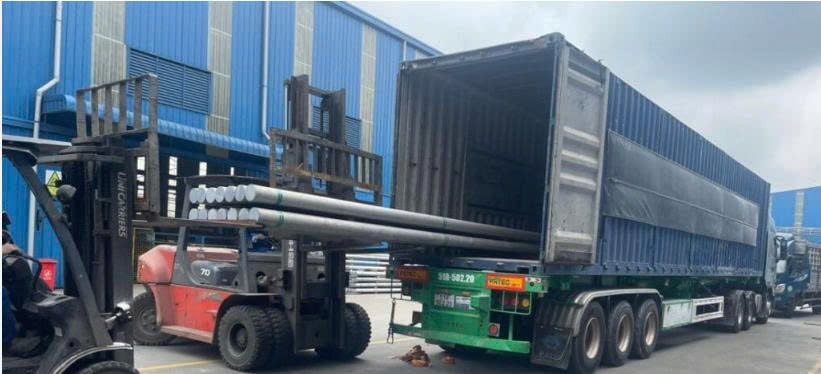 xe-dau-keo-van-chuyen-sat-thep-may-moc-container-vat-lieu-xay-dung