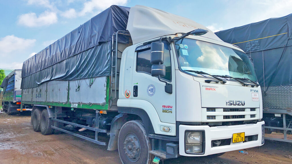 Xe tải 15 tấn mui bạt chuyên vận chuyển hàng công nghiệp, vật liệu xây dựng, hàng tiêu dùng và thiết bị sản xuất từ Tây Ninh đi Cao Bằng, giao nhận nhanh chóng. xe-tai-15-tan-mui-bat-chuyen-van-chuyen-hang-di-cao-bang-dung-hen
