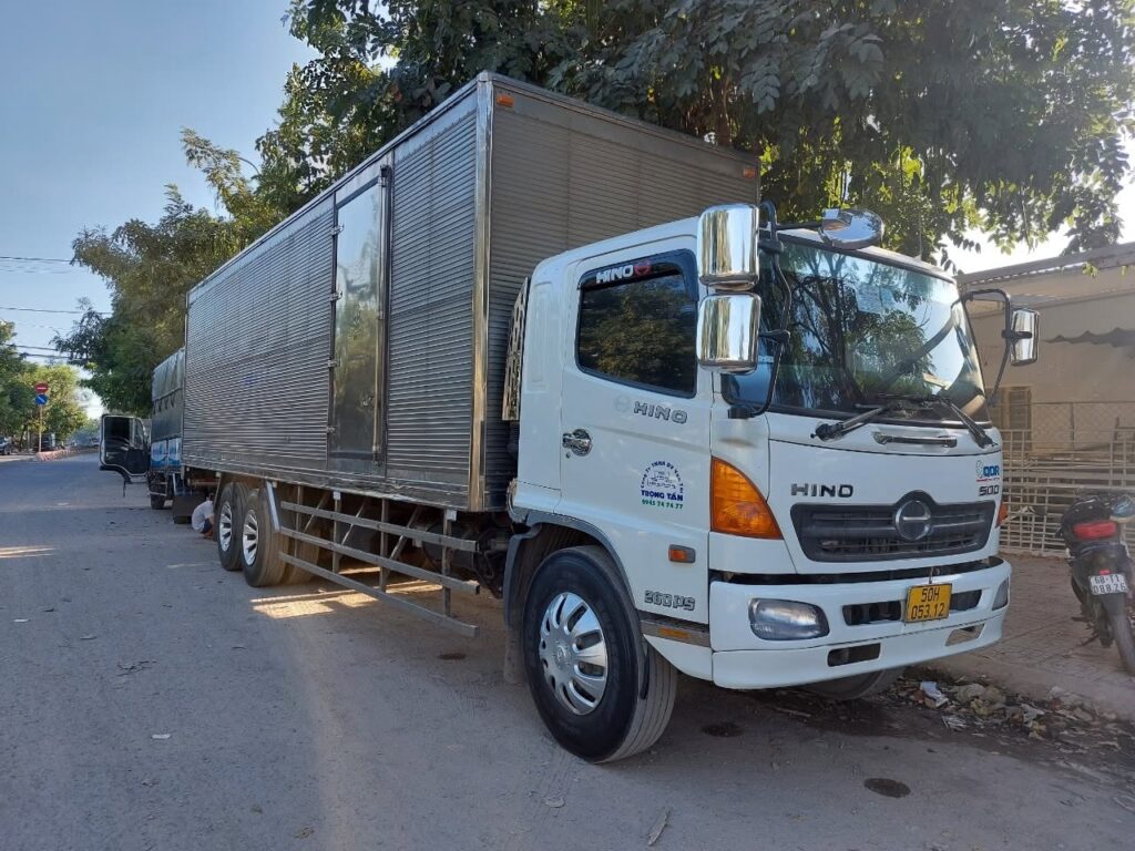 xe-tai-15-tan-thung-kin-chuyen-van-chuyen-hang-cong-nghiep-tay-ninh-di-hai-duong