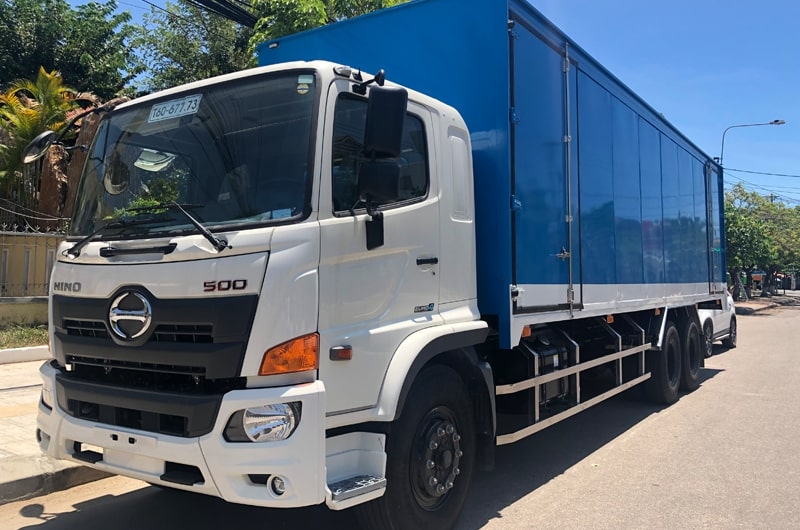 Xe tải 15 tấn thùng kín chuyên vận chuyển hàng tiêu dùng, linh kiện điện tử, mỹ phẩm, thực phẩm đóng gói và đồ gia dụng từ Đồng Nai đi Bình Định an toàn. xe-tai-15-tan-thung-kin-cho-hang-tieu-dung-dong-nai-di-binh-dinh