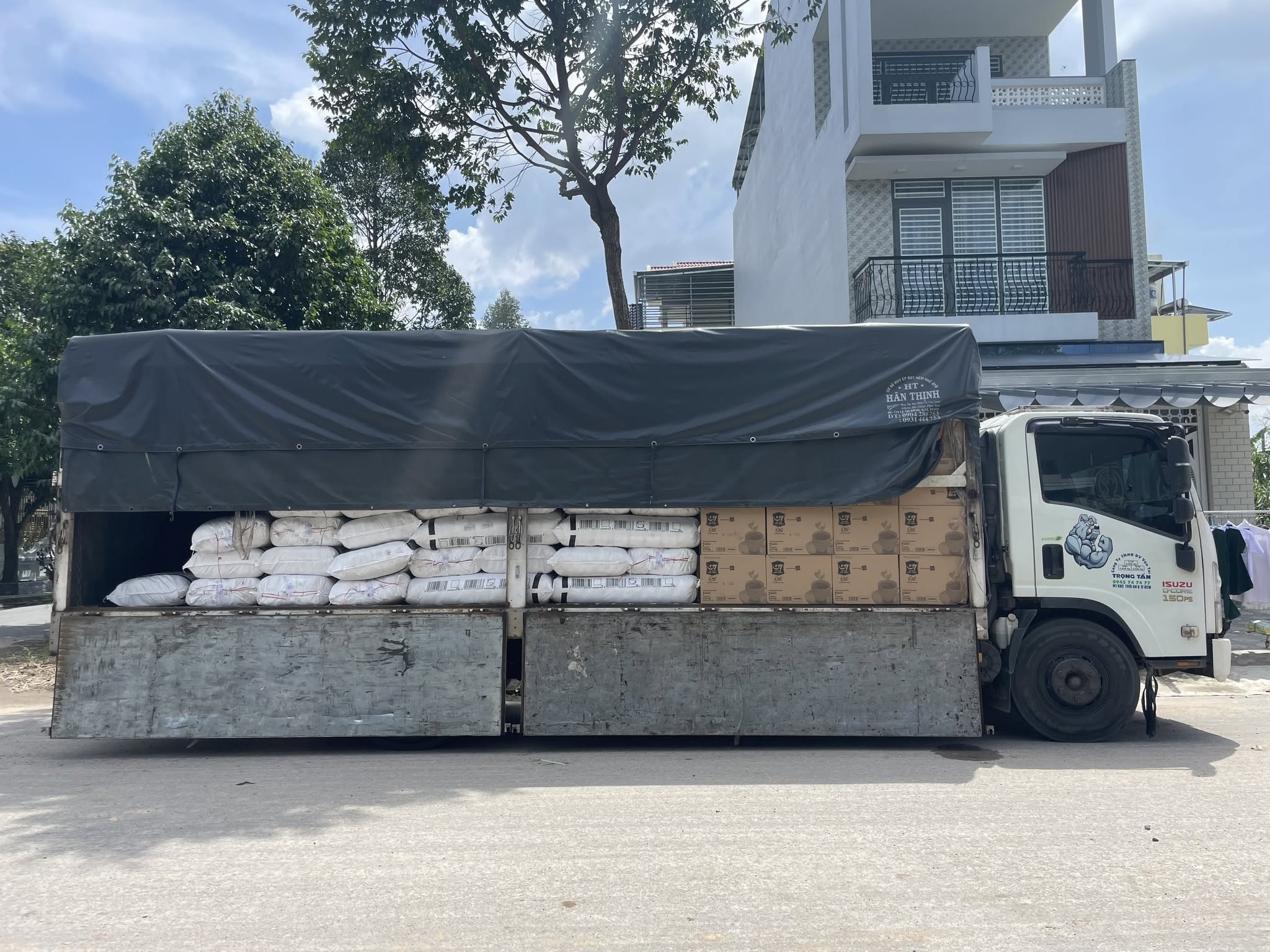 Tùy lượng hàng và thời gian giao, khách có thể chọn thuê nguyên xe, ghép hàng hoặc đặt lịch xe định kỳ. cac-phuong-an-thue-xe-tai-8-tan-phu-hop-voi-tung-nhu-cau-van-chuyen