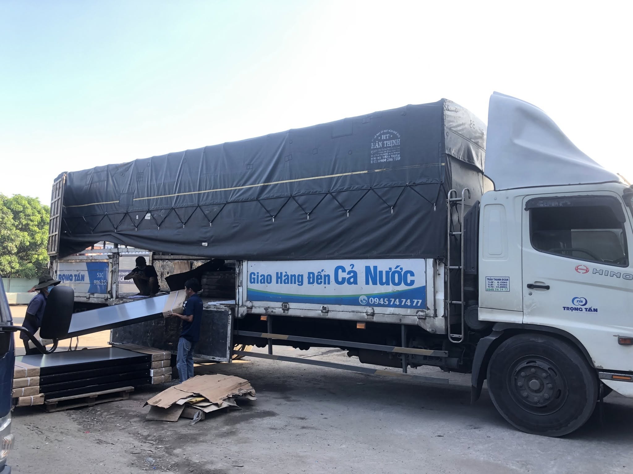 Xe 8 tấn phù hợp với các lô hàng có khối lượng vừa phải, giúp doanh nghiệp lựa chọn phương tiện sát với nhu cầu sử dụng. chi-phi-thue-xe-tai-8-tan-phu-hop-voi-luong-hang-thuc-te