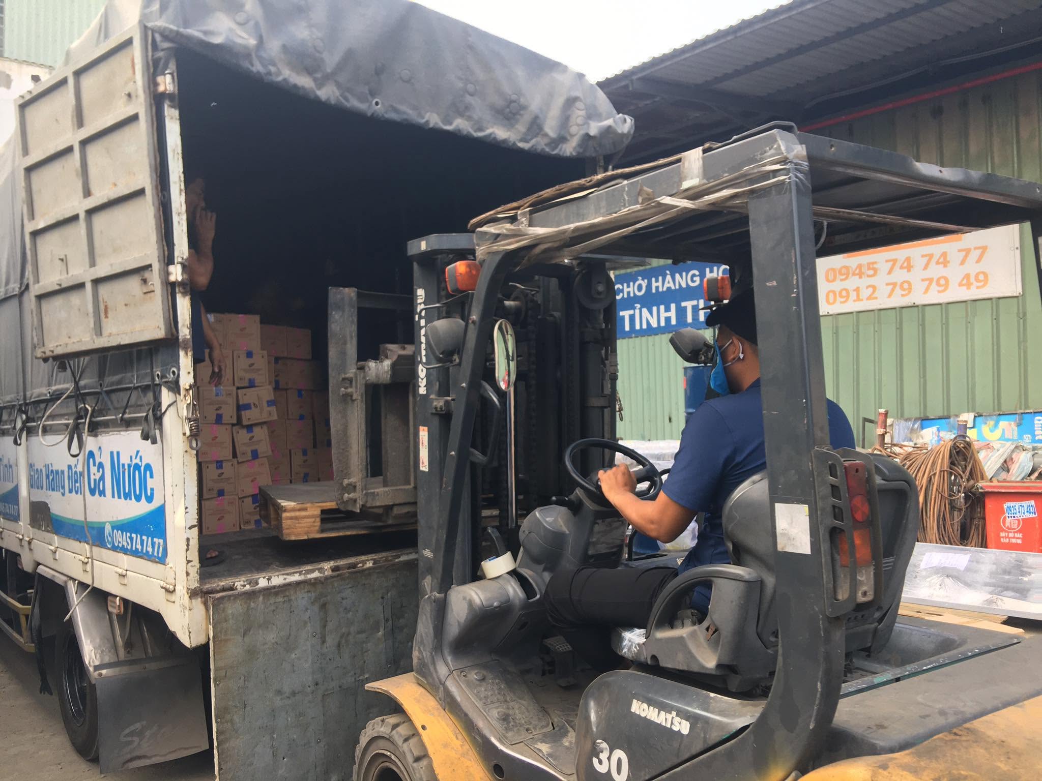 Hàng được đưa thẳng từ điểm lấy đến điểm giao, giảm số lần chuyển hàng qua phương tiện khác và giúp quá trình giao nhận đơn giản hơn. van-chuyen-nguyen-chuyen-giup-hang-di-thang-giam-boc-do-va-trung-chuyen