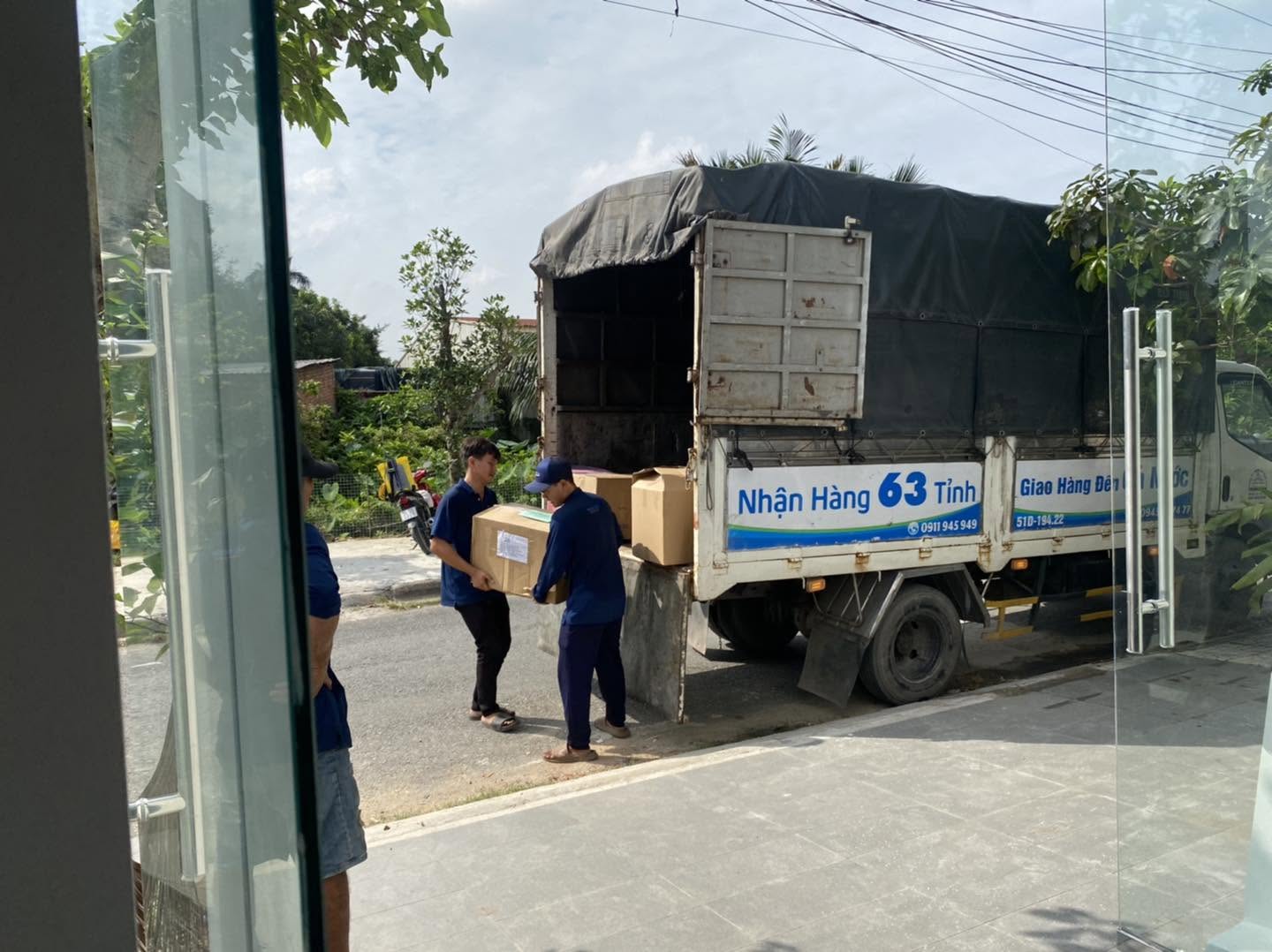Dịch vụ hỗ trợ tại hai đầu tuyến giúp quá trình nhận hàng, đưa hàng lên xe và bàn giao khi đến Hà Tĩnh thuận tiện hơn. ho-tro-boc-xep-va-giao-nhan-hang-hoa-bac-ninh-di-ha-tinh