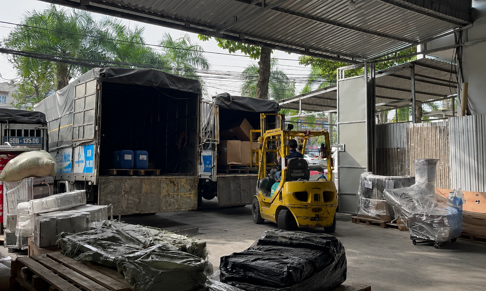 Xe tải 8 tấn nhận hàng tại kho, cửa hàng, nhà máy ở Bắc Ninh và giao đến Ninh Kiều, Cái Răng, Bình Thủy, Ô Môn, Thốt Nốt hoặc địa chỉ phù hợp tại Cần Thơ. dich-vu-nhan-hang-tan-noi-giao-hang-tan-dia-chi-tai-can-tho