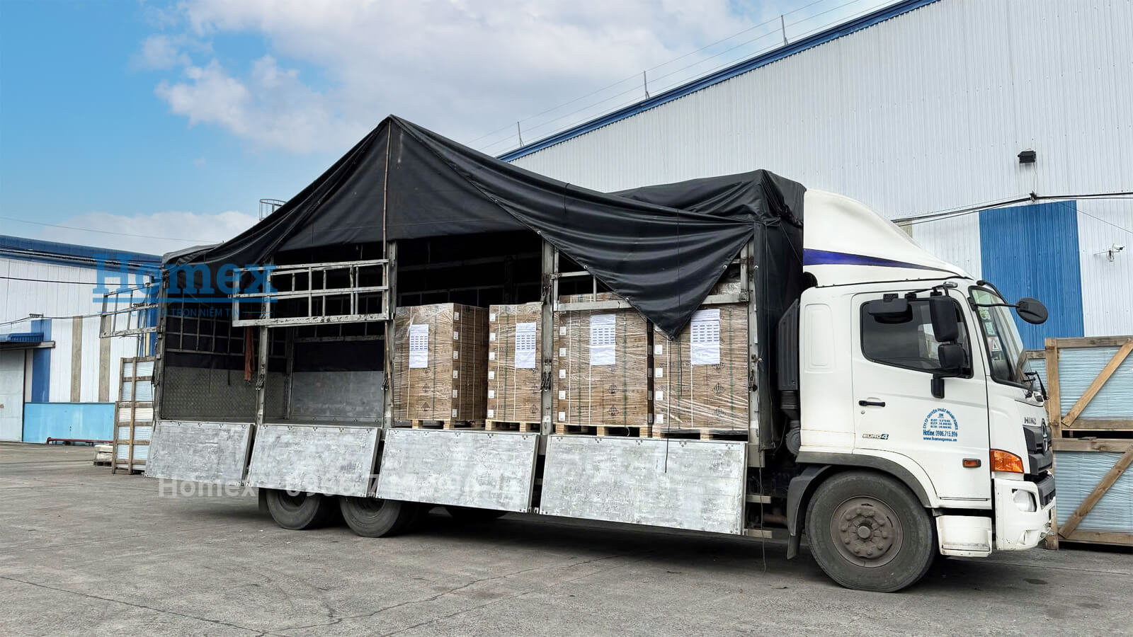 Xe 8 tấn vận chuyển hàng theo một tuyến thống nhất từ điểm lấy đến điểm giao, hạn chế trung chuyển và thuận tiện kiểm soát lịch giao nhận. van-chuyen-nguyen-tuyen-bang-xe-tai-8-tan
