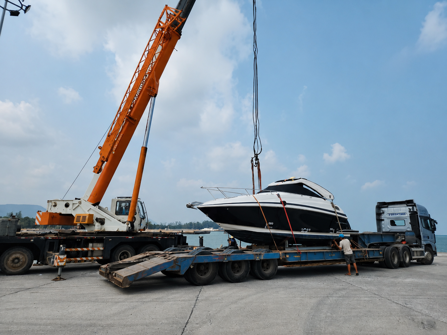 Loại moóc được lựa chọn theo kích thước hàng, đồng thời lịch giao được xác nhận trước để kho, nhà máy hoặc công trình sẵn sàng tiếp nhận. chon-moc-phu-hop-va-giao-hang-dung-lich-den-kho-nha-may-cong-trinh