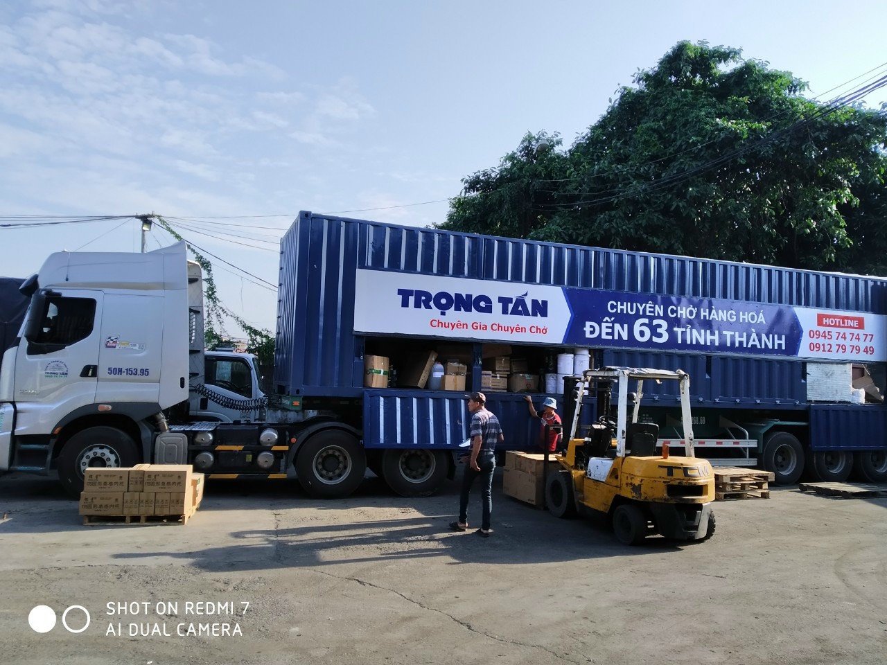 Xe container vận chuyển hàng hóa tận nơi về Yên Mỹ Hưng Yên, đáp ứng tốt nhu cầu giao nhận tại các khu công nghiệp, đảm bảo hàng hóa nguyên vẹn và chuẩn thời gian Xe-container-cho-hang-nguyen-chuyen-ve-cac-khu-cong-nghiep-Yen-My-Hung-Yen