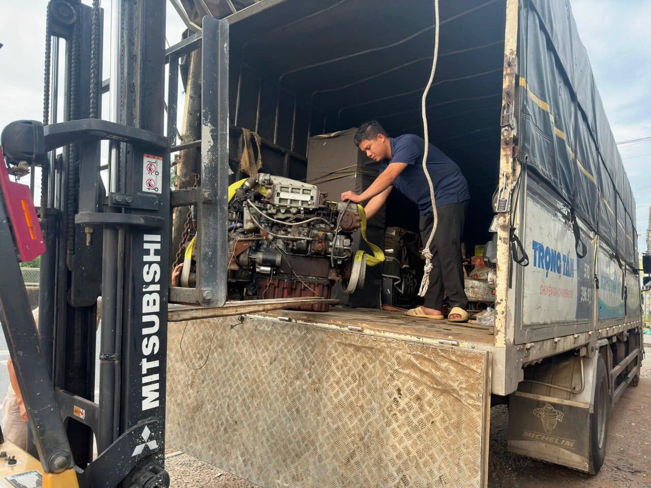 Doanh nghiệp chủ động lịch xuất hàng, phối hợp nhận hàng đúng thời gian và tận dụng tối đa tải trọng xe, góp phần nâng cao hiệu quả vận chuyển hàng hóa đường dài. chuan-bi-hang-hoa-va-sap-xep-lich-giao-nhan-khoa-hoc-truoc-khi-van-chuyen