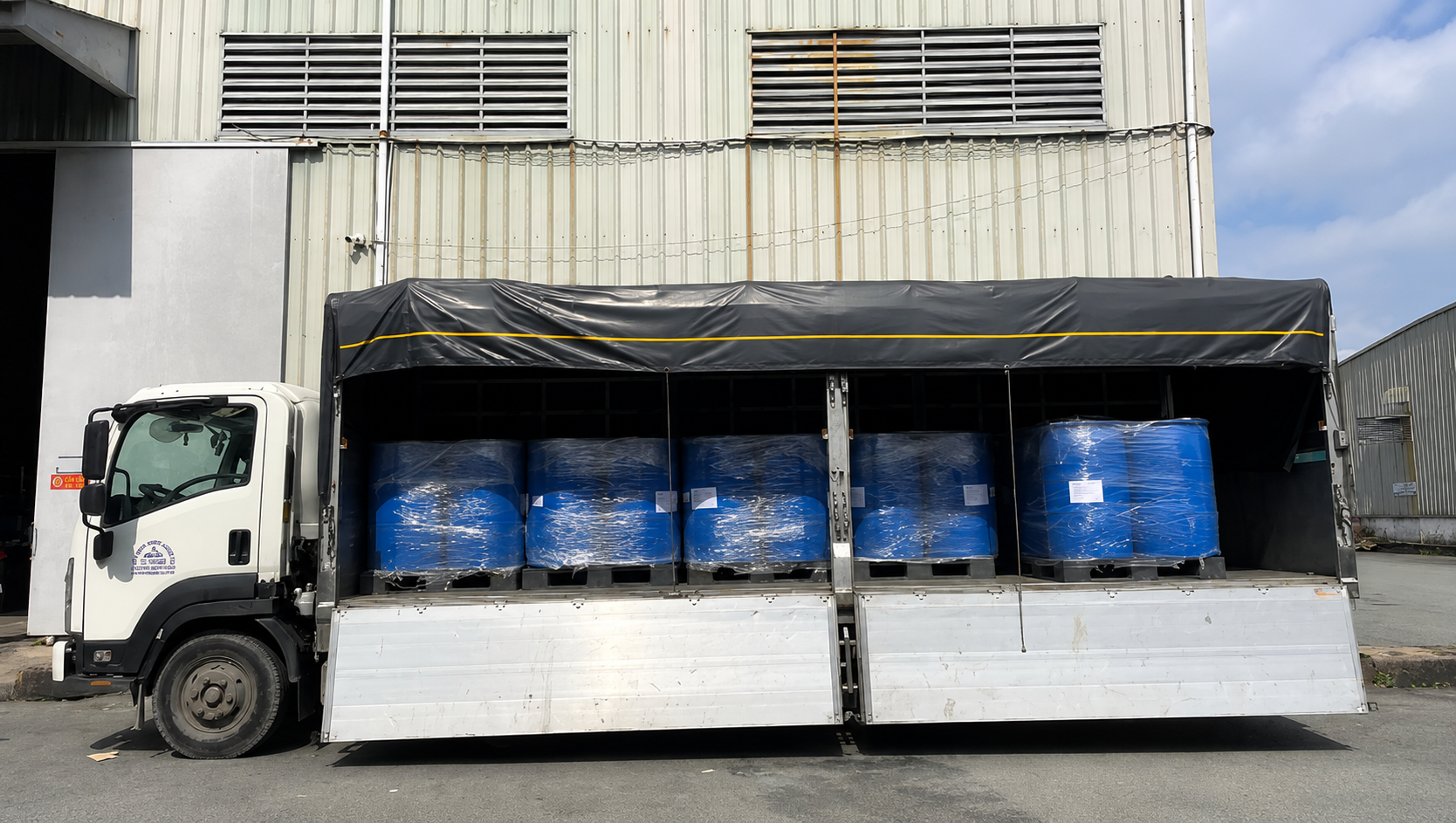 Dịch vụ xe tải 8 tấn hỗ trợ vận chuyển hàng hóa từ Tây Ninh đi Đắk Lắk, phục vụ nhu cầu phân phối, kinh doanh và sản xuất tại nhiều địa phương trong tỉnh. giao-hang-den-buon-ma-thuot-va-nhieu-dia-diem-tai-dak-lak-nhanh-chong