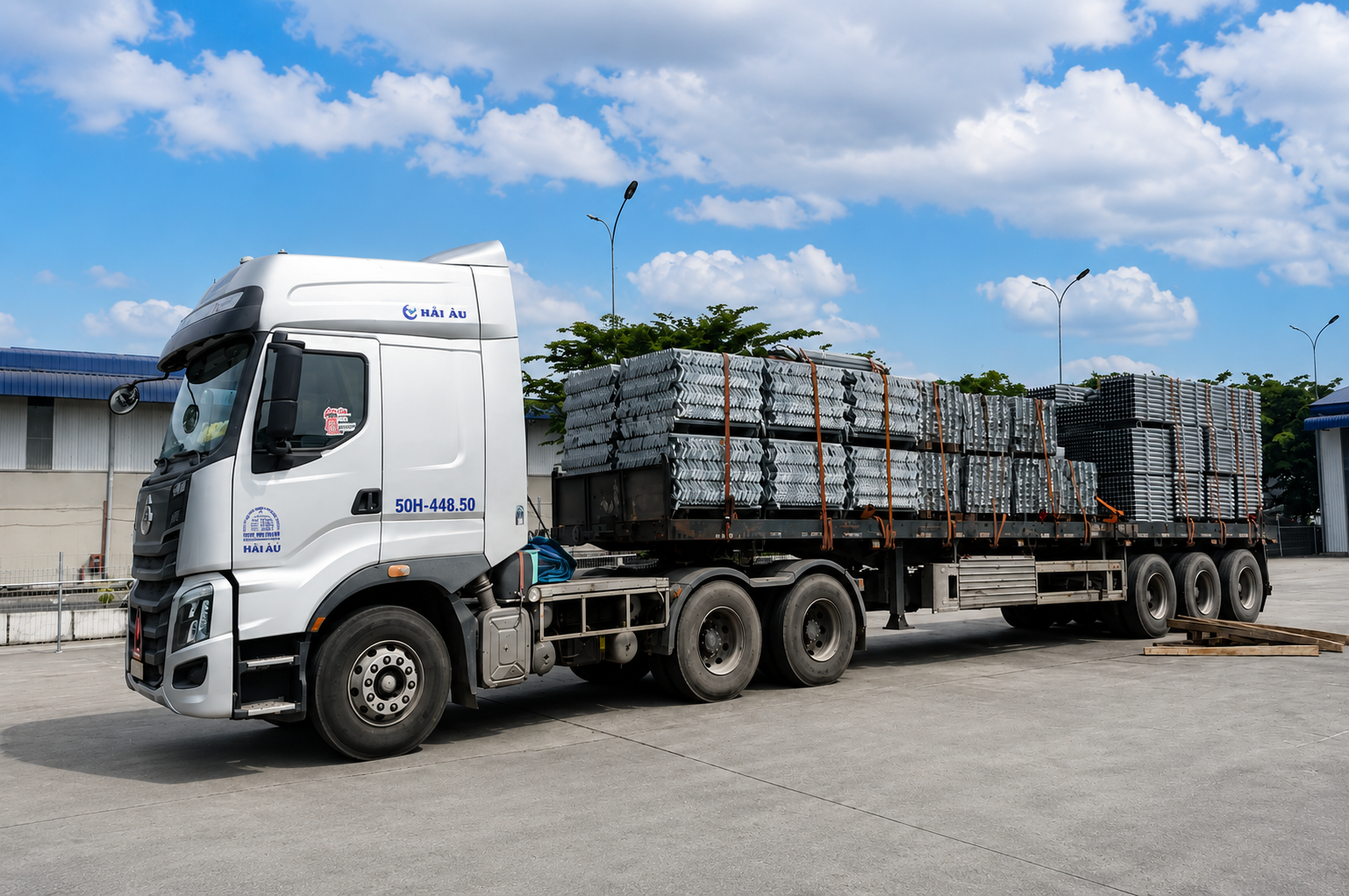 Dịch vụ xe đầu kéo 30 tấn phù hợp vận chuyển thiết bị cơ khí, vật tư xây dựng, kết cấu thép và hàng công nghiệp có kích thước lớn, giao nhận tận nơi theo yêu cầu. chuyen-cho-hang-cong-nghiep-nang-va-thiet-bi-phuc-vu-san-xuat