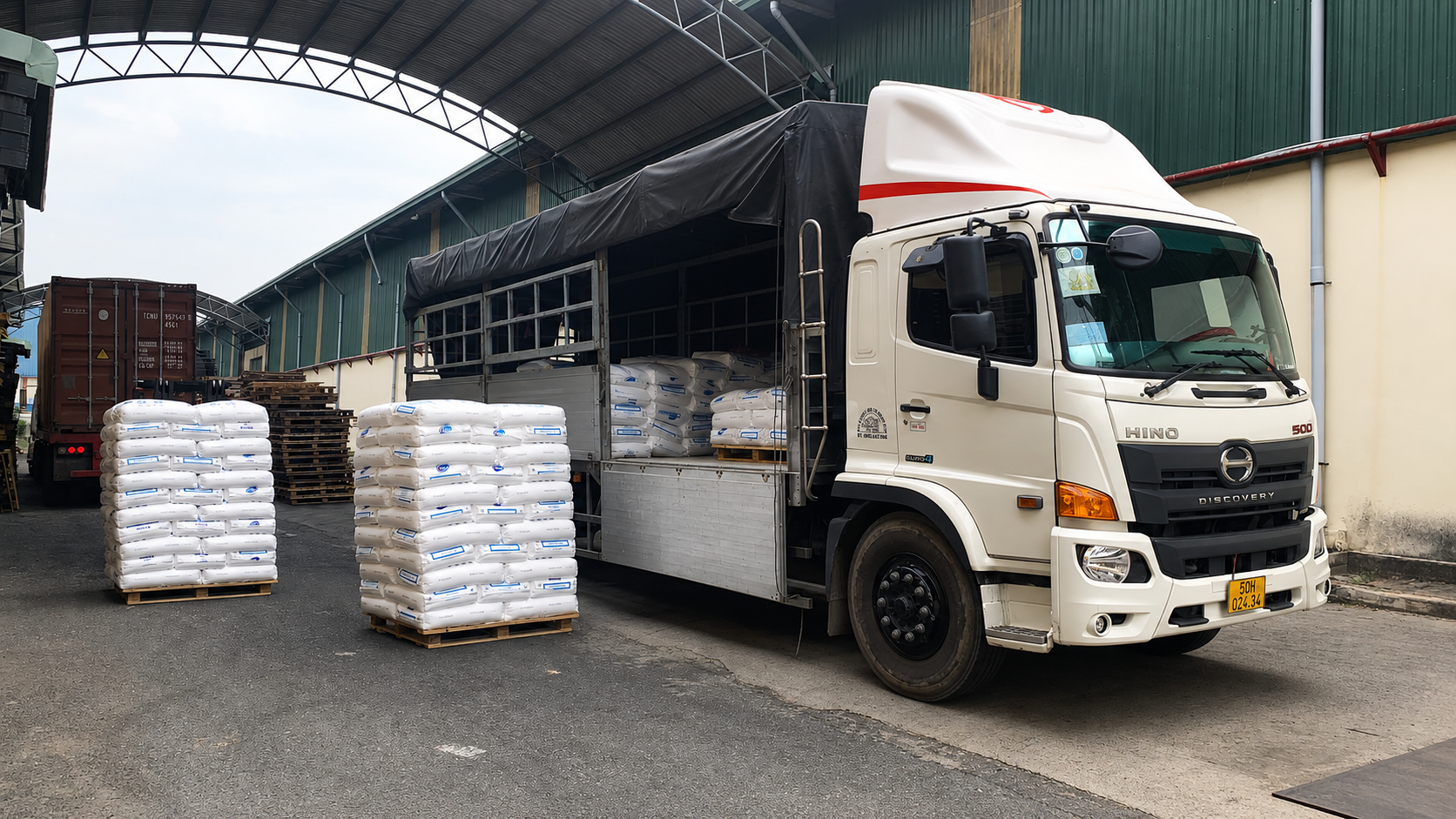 Thông tin về hàng, địa chỉ lấy giao và thời gian vận chuyển được xác nhận trước để lựa chọn xe và sắp xếp chuyến phù hợp. xac-nhan-thong-tin-hang-va-lich-giao-truoc-khi-xe-van-chuyen