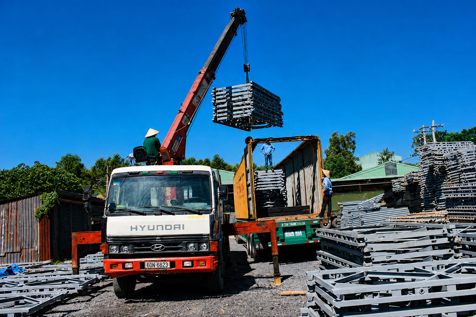 Kết cấu thép phục vụ công trình được vận chuyển bằng xe đầu kéo, kết hợp phương án giao nhận phù hợp với chặng đường biển. xe-dau-keo-van-chuyen-ket-cau-thep-tu-tay-ninh-di-phu-quoc