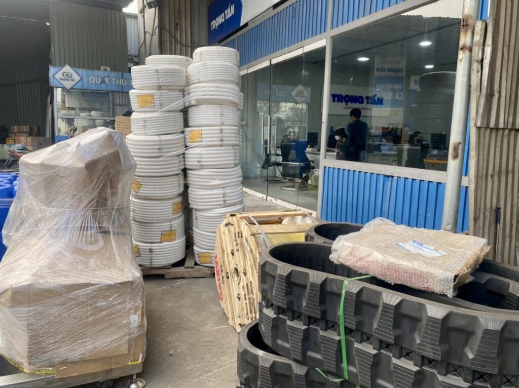 Các loại hàng hóa thường xuyên vận chuyển bằng xe tải 15 tấn từ Tây Ninh đi Khánh Hòa gồm hàng bao kiện, hàng công nghiệp và hàng tiêu dùng. hang-hoa-thuong-xuyen-van-chuyen-bang-xe-tai-15-tan-di-khanh-hoa