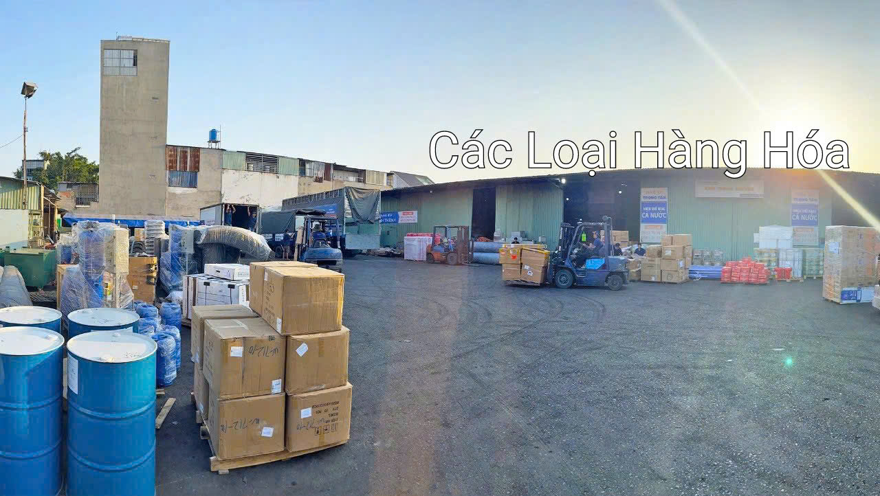 Dịch vụ xe tải 8 tấn chuyên vận chuyển nhiều nhóm hàng khác nhau, đáp ứng nhu cầu giao nhận của doanh nghiệp, nhà máy, cửa hàng và công trình trên toàn quốc. nhan-cho-da-dang-hang-hoa-phuc-vu-san-xuat-kinh-doanh-va-xay-dung