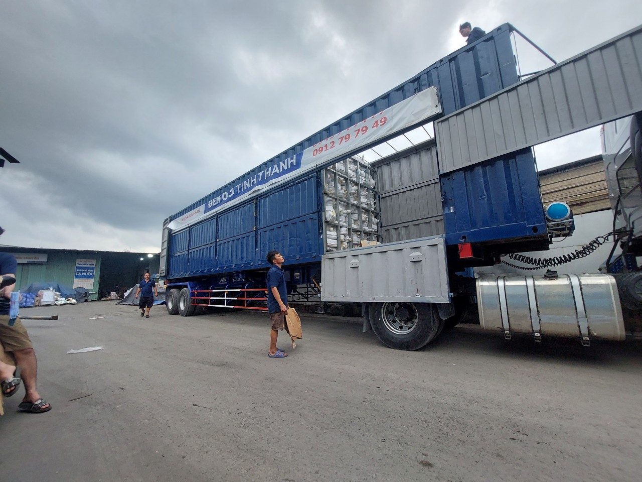 Tận dụng xe container chạy rỗng lượt về kết hợp hàng quay đầu giúp doanh nghiệp cắt giảm 20% đến 40% cước phí vận chuyển mà vẫn đảm bảo an toàn tiến độ giao hàng. Giai-phap-van-chuyen-hang-quay-dau-giup-doanh-nghiep-toi-uu-chi-phi-hieu-qua