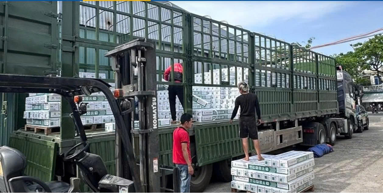 Việc thống kê số lượng kiện hàng giúp quá trình bốc xếp, giao nhận và đối chiếu hàng hóa diễn ra nhanh chóng và chính xác hơn. kiem-dem-so-luong-kien-hang-truoc-khi-tap-ket-va-giao-nhan