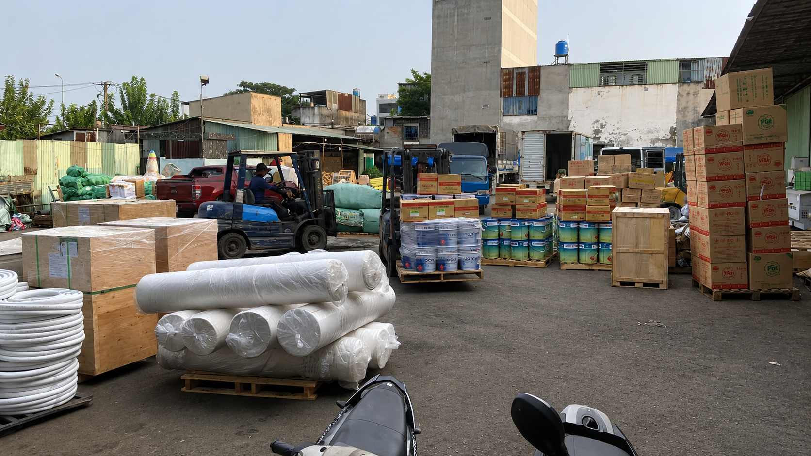 Dịch vụ xe tải 8 tấn chuyên vận chuyển hàng công nghiệp, hàng thương mại, vật tư công trình, nội thất và nhiều loại hàng hóa khác với hình thức ghép hàng hoặc nguyên chuyến. nhan-cho-da-dang-hang-hoa-phuc-vu-san-xuat-kinh-doanh-va-xay-dung
