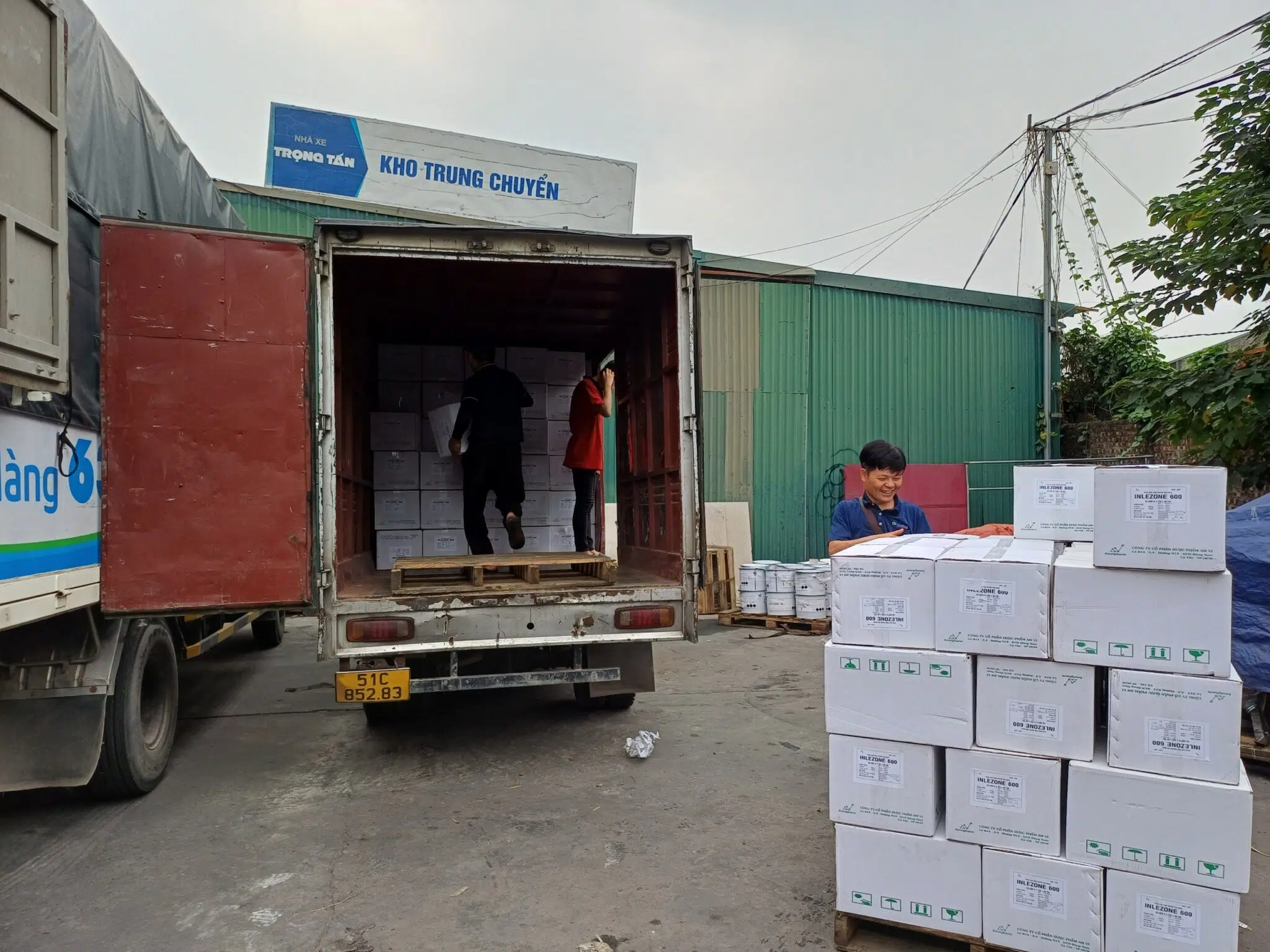 Hàng được kiểm tra, đối chiếu số lượng, bốc xếp và bàn giao tại kho theo đúng thông tin đã thống nhất, giúp quá trình giao nhận thuận tiện và hạn chế nhầm lẫn. quy-trinh-nhan-hang-va-ban-giao-hang-hoa-tai-kho