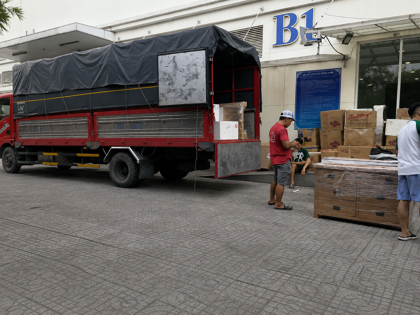 Xe tải 8 tấn nhận vận chuyển nội thất khách sạn, thiết bị nhà hàng, vật tư bảo trì, hàng kinh doanh và vật liệu hoàn thiện công trình, giao nhận tận nơi theo yêu cầu. van-chuyen-noi-that-thiet-bi-nha-hang-va-vat-tu-cong-trinh-den-du-an