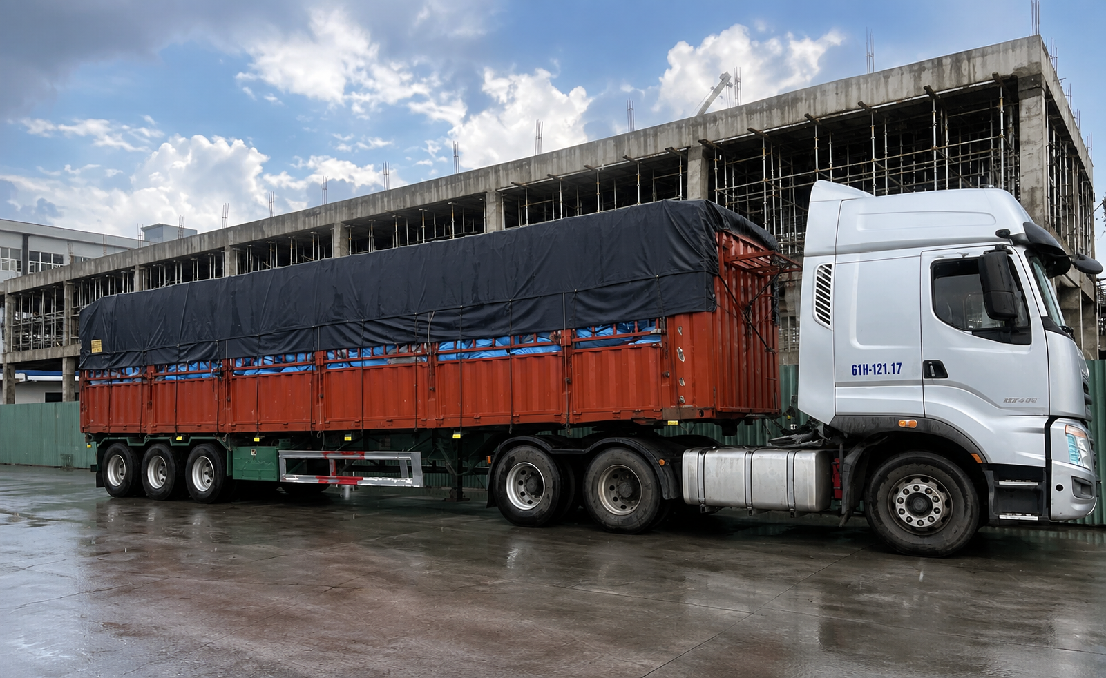 Máy móc, thiết bị và vật tư được vận chuyển thẳng đến công trình tại Quảng Trị, giúp tiết kiệm thời gian và chi phí trung chuyển xe-dau-keo-giao-hang-tan-noi-den-cong-trinh-xay-dung
