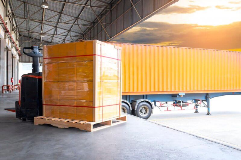 Container chuyên chở linh kiện điện tử, chi tiết cơ khí chính xác được đóng gói cẩn thận, vận chuyển từ nhà máy tại Bình Dương đến các khu công nghiệp tại Hải Dương, tránh va đập trong suốt hành trình Xe-container-van-chuyen-linh-kien-tu-tu-Binh-Duong-di-Hai-Duong
