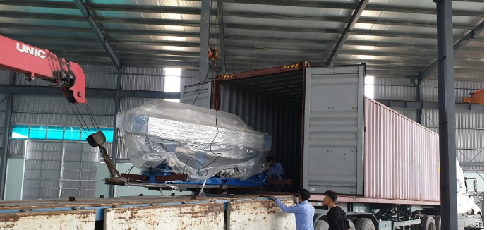Dịch vụ xe container 40 feet chở máy khoan, thiết bị cơ giới đi Quảng Ninh nguyên chuyến, hỗ trợ chằng buộc kỹ lưỡng và theo dõi GPS 24/7. Xe-container-40-feet-van-chuyen-may-khoan-di-Quang-Ninh-an-toan