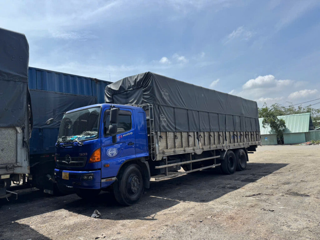 Xe tải 15 tấn chuyên vận chuyển hàng hóa Vũng Tàu đi Quảng Ninh, phù hợp chở máy móc, thiết bị, hàng công nghiệp và nhiều loại hàng đóng kiện đường dài. xe-tai-15-tan-chuyen-van-chuyen-hang-hoa-vung-tau-di-quang-ninh
