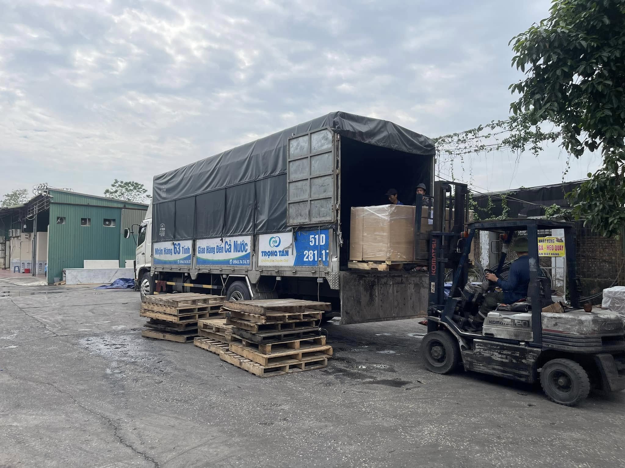 Cước xe tải 8 tấn Bắc Ninh đi An Giang được tính linh hoạt theo loại hàng, trọng lượng, điểm nhận giao, lộ trình và các yêu cầu bốc xếp. gia-cuoc-xe-tai-8-tan-van-chuyen-hang-bac-ninh-di-an-giang