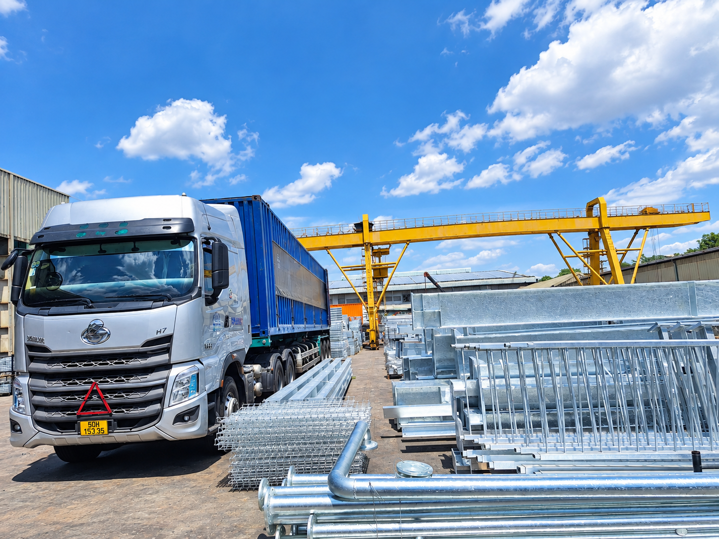 Bảng giá tham khảo thuê xe đầu kéo container, mức cước có thể thay đổi tùy tuyến đường và số lượng hàng cần vận chuyển. bang-gia-tham-khao-thue-xe-dau-keo-container-cho-hang