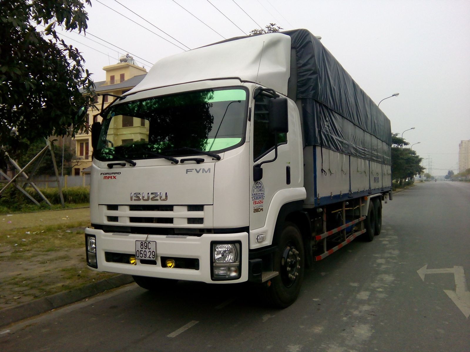Cho thuê xe 15 tấn thùng kín kích thước thực tế lớn chở hàng nội thất, nội thất mềm và thiết bị điện, giúp chứa tối đa tổng thể tích lô hàng Dich-vu-cho-thue-xe-15-tan-thung-kin-kich-thuoc-lon-toi-uu-the-tich