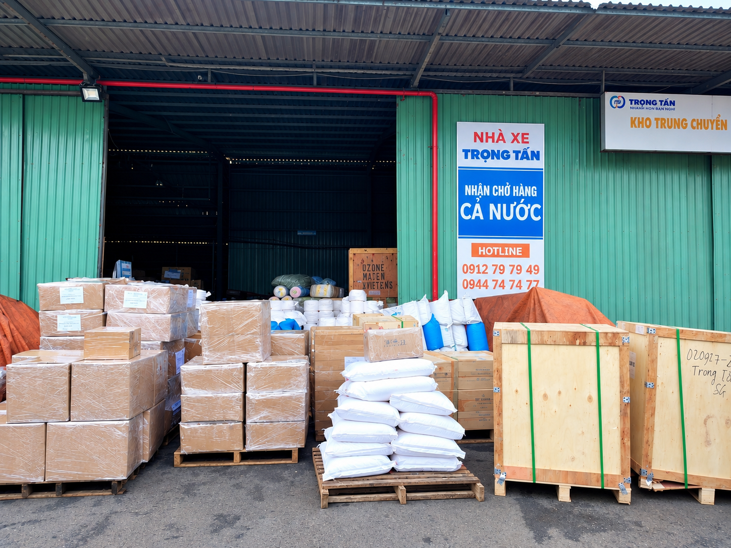 Xe tải 8 tấn nhận hàng đóng thùng, pallet, bao tải, kiện gỗ và hàng đóng bó với nhiều trọng lượng, kích thước khác nhau. xe-tai-8-tan-nhan-nhieu-loai-hang-dong-thung-pallet-va-kien-go-tu-hung-yen-di-lam-dong