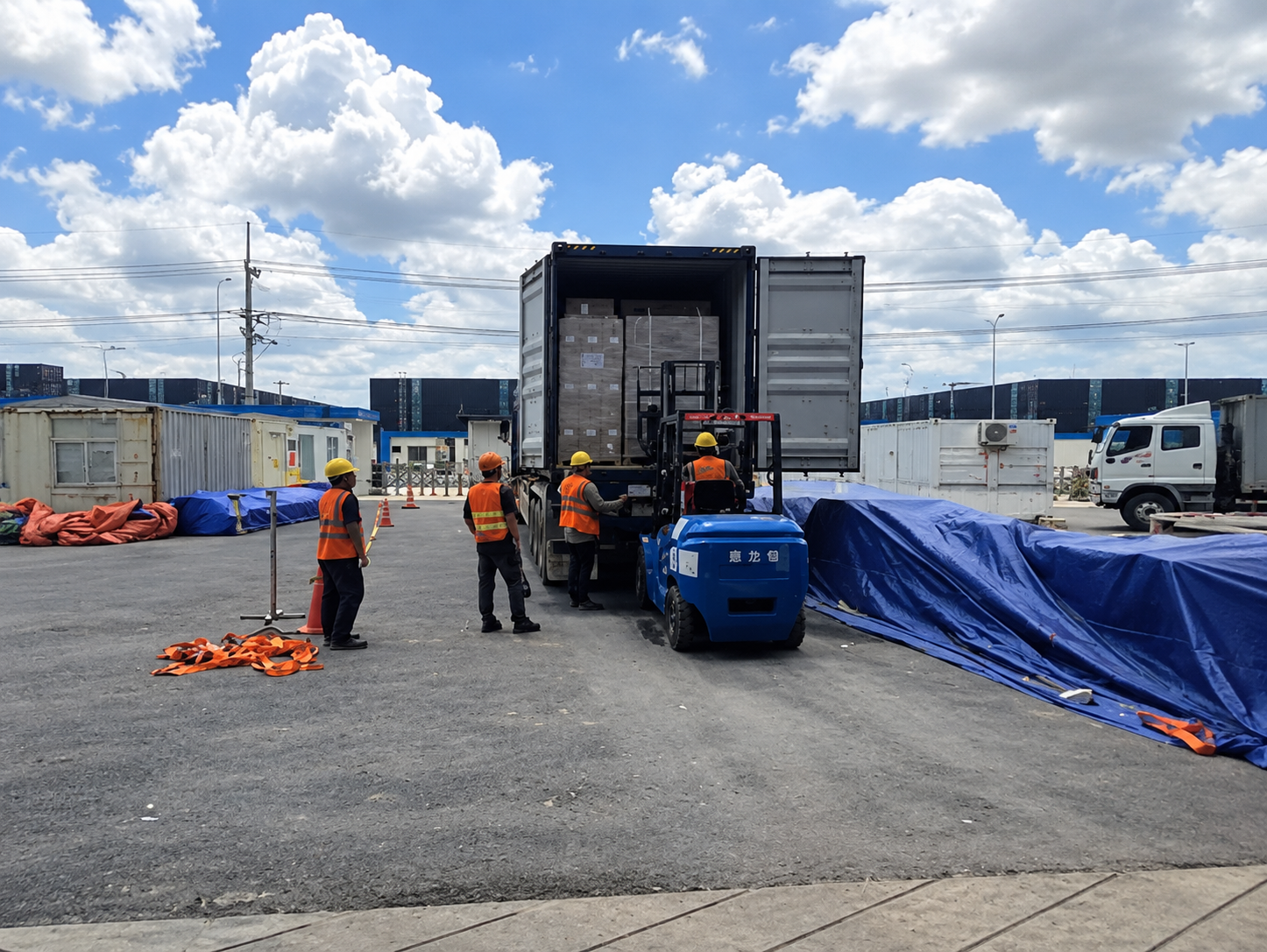 Xe đầu kéo được bố trí nhận hàng trực tiếp tại khu công nghiệp, kho riêng hoặc bãi container ở Bắc Ninh theo lịch hẹn. dau-keo-nhan-hang-tai-khu-cong-nghiep-kho-va-bai-container-bac-ninh
