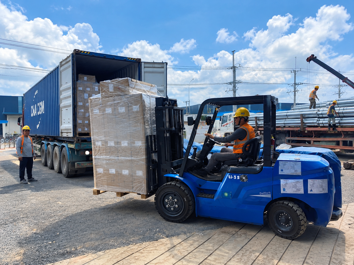 Phương án xe được lựa chọn theo trọng lượng, kích thước và thời gian giao, phù hợp với hàng nguyên chuyến hoặc hàng cồng kềnh đi Khánh Hòa. xe-dau-keo-30-tan-cho-hang-cong-kenh-va-hang-nguyen-chuyen-bac-ninh-di-khanh-hoa