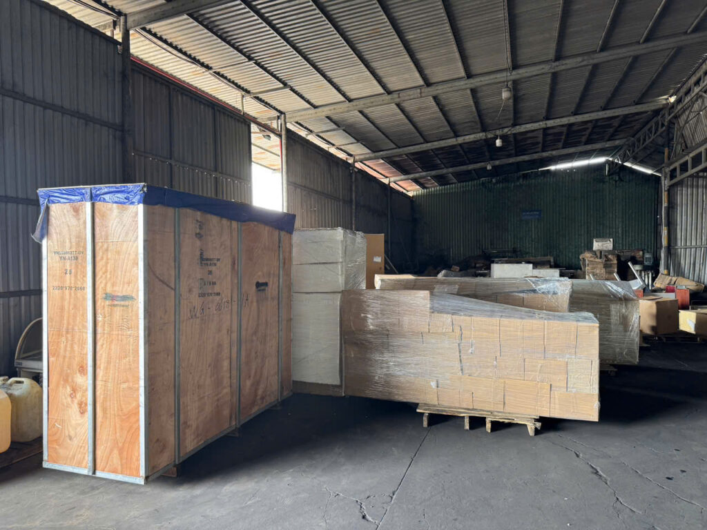 Hàng máy móc, thiết bị công nghiệp, nội thất, vật tư xây dựng và hàng đóng kiện thường xuyên được vận chuyển từ Vũng Tàu đi Đà Nẵng bằng xe tải 15 tấn. hang-hoa-thuong-xuyen-van-chuyen-tu-vung-tau-di-da-nang-bang-xe-tai